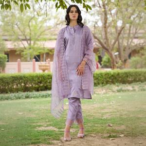 Ensemble Kurti Pant Dupatta en soie de qualité supérieure avec broderie Travail lourd en organza Dupatta brodé Ensemble Kurti - Product Image 1