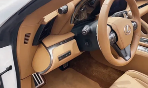 JTHMPAAY1RA110679 2024 รถคูเป้หรู ขับเคลื่อนล้อหลัง เครื่องยนต์ 5.0 ลิตร V8 471 แรงม้า แรงบิด 540 นิวตันเมตร ความเร็วสูงสุด 270 กม./ชม. ภายในตกแต่งด้วยหนังพรีเมียม ไมล์น้อย - Product Image 5