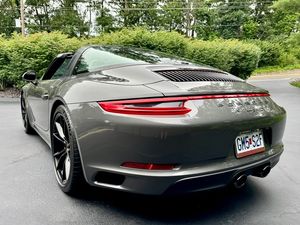 Porsche 911 Targa 4S Coupé de Lujo Usado 2019, Deportivo con Tracción Total (AWD), Interior de Cuero, Caja de Cambios Automática LHD, Listo para Exportación - Product Image 5
