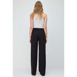 Pantalon de survêtement noir à jambes larges pour l'extérieur - Product Image 5