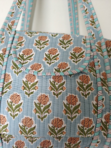 Sac de voyage week-end de luxe vintage à rayures vert clair et patchwork floral vert foncé éclatant, design matelassé, style décontracté et touche artisanale - Product Image 6