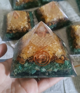 Pirámide de orgona de turmalina negra natural, venta al por mayor, cristales curativos naturales, piedras preciosas, energía, Pirámides de orgonita a la venta - Product Image 3