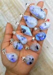 Elegante collar de bisel único con colgante de moissanita Joyería fina de mujer más de moda para ocasiones de fiesta - Product Image 2