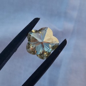 Beau vert 5 pétales forme de fleur Moissanite diamant forme fantaisie faisant pour pendentif et bague de fiançailles bijoux Hip Hop - Product Image 2