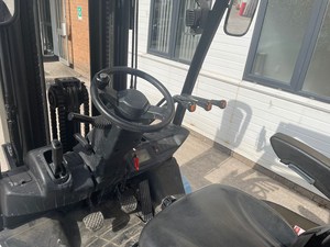 CAMIÓN DE PALETA DIESLE UT35P CATERPILLAR 2012 ASEQUIBLE 3 TON 4WD con 1 AÑO DE GARANTÍA A LA VENTA - Product Image 4