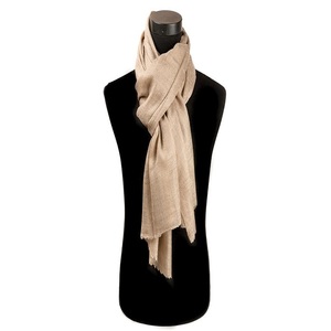 Écharpes longues en cachemire de couleur unie pour l'hiver, Khimar, châles de luxe élégants en pashmina pour femmes musulmanes, vente en gros depuis Delhi - Product Image 4