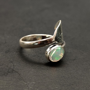 แหวนเงินใบโอปอลสีเงินสเตอร์ลิงประดับอัญมณีทรงรี925เป็นของขวัญสำหรับปาร์ตี้งานแต่งงานสำหรับเธอ - Product Image 3