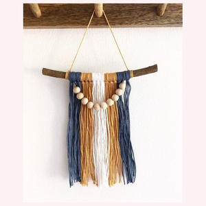 Hilo minimalista hecho a mano para colgar en la pared, arte de fibra neutra en gris y blanco para decoración del hogar moderna, Bohemia o escandinava - Product Image 1