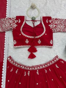 Lahenga Choli de Diseñador con Patrón de Gran Volumen, Color Rojo, Completamente Cosido, Tela de Georgette Sintética Ligera, para Novia, al por Mayor - Product Image 4