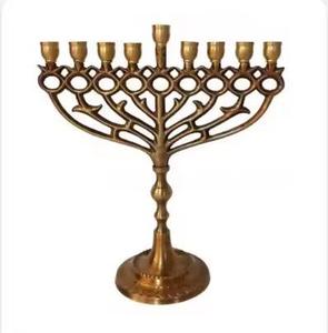 Menorah Rama ondulada Menorah de latón con diseño elegante Menorah Candelabros Religiones Candelabro - Product Image 4