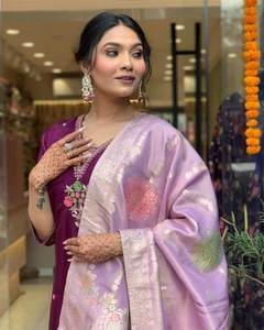 Este clásico pero contemporáneo Salwar Kameez / Conjunto de Kurti/Kurta tradicional hasta la rodilla, especial para mujeres Desi y saludables, ideal para bodas. - Product Image 5