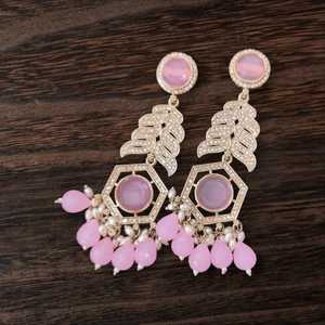 Boucles d'oreilles pour femmes plaqué or de style traditionnel Design époustouflant Perlé Ombre Pierre Perle Bijoux de mode Grossiste en alliage de zinc - Product Image 1