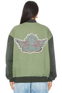Chaqueta universitaria con botón a presión para mujer, chaqueta de béisbol verde personalizada de diseño único para mujer, Chaqueta corta de lana y Letterman para mujer - Product Image 3