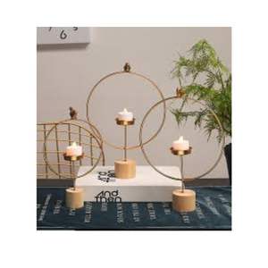 Bougeoir en métal élégant pour la décoration intérieure et les fêtes de Noël - Product Image 6