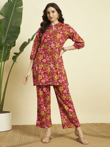 ชุดคุर्ติผ้าฝ้ายพรีเมียมลายดอกไม้พร้อมกางเกงปาลาซโซ่สำหรับผู้หญิง |   ฤดูร้อน |   ปกเสื้อแบบจีน |   แขนเสื้อสามส่วน |   ดีไซน์แบบร่อง |   ปุ่ม - Product Image 3