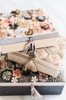Meilleur grossiste boîte à bijoux de forme carrée avec broderie à la main fabriquée en Inde pour les cadeaux et la décoration emballée dans un carton