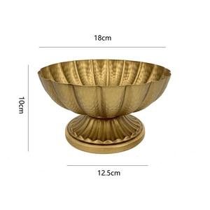 El brillo del florero elegante realza el impacto visual de los elementos decorativos circundantes, aporta una sensación de estructura y orden a los arreglos florales. - Product Image 4
