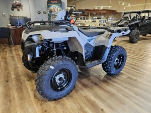 Compre un POLARIS Sportsman 450 H.O. del 2026 Vehículo Utilitario Recreativo con Garantía de 3 Años y Construcción de Plástico - Product Image 1