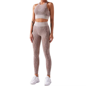 Nouveau femmes ensembles d'entraînement Yoga haut et vêtements de sport 2 pièces sans couture Yoga ensemble Fitness sport Gym vêtements femmes Gym Yoga ensemble - Product Image 5
