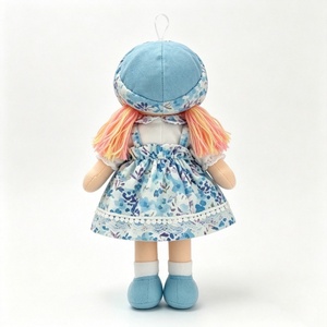 Muñeca de Trapo Personalizada con Diseño Floral Azul, Muñeca de Tela Suave, Zapatos de Tela Azul Claro, <span class=keywords><strong>Calcetines</strong></span> Blancos hasta el Tobillo, Lazo para Colgar como Adorno - Product Image 3