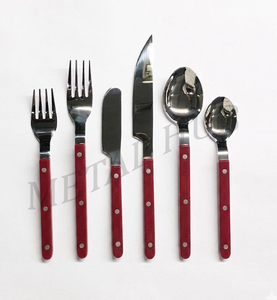 Juego de Cubiertos de Diseño con Mango Rojo, Colección Premium de Acero Inoxidable para Bistro, con Acabado Espejo para Restaurantes de Lujo - Product Image 4