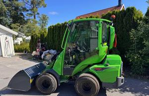 Chargeuse sur pneus compacte 760i avec moteur diesel EPA - Product Image 2
