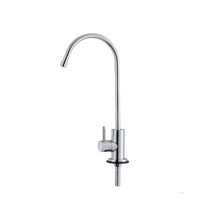 Grifo de Agua de Latón HSU WDF-1002 con Disco Cerámico, Giro de 1/4\", Alcance del Caño de 8\", Vástago de 2\", para Sistema de Agua Potable, 1 Año de Garantía - Product Image 1