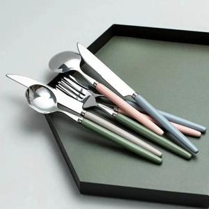 Ensemble de 4 couverts en acier inoxydable à poignées en marbre Table à manger parfaite Ustensiles de cuisine Usage quotidien Couverts plaqués or - Product Image 5