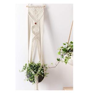 Plante suspendue en macramé artisanal avec des nœuds robustes et des matériaux écologiques, parfaite pour les plantes aériennes et la verdure - Product Image 4