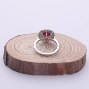 Anillo de compromiso de oro blanco, rosa y amarillo de 14 quilates con doble halo de piedras preciosas rojas cultivadas en laboratorio de 2.21 quilates y diamantes redondos para mujer - Product Image 4