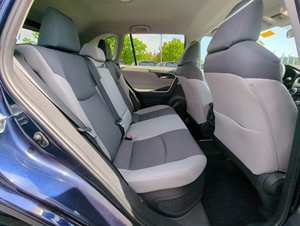 Vehículo Usado de Segunda Mano 2024 Ra--9v4 LE AWD 2.5L 4 Cilindros SUV Azul Oscuro, Crossover, Autos Usados Premium - Product Image 4