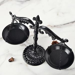 La fuerza de equilibrio de peso, la simetría y el equilibrio de estilo se combinan con la elegancia en forma de metal, una increíble joya de latón para oficina - Product Image 5