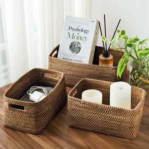 Fabricación 100% Cesta de almacenamiento de ratán natural hecha a mano Organizador de artículos diversos multiusos personalizado Caja de mimbre rectangular para el hogar - Product Image 1