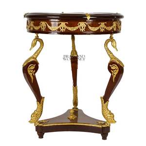 Table d'appoint de luxe à plateau rond en verre avec incrustation en porcelaine et pieds en laiton doré moulé à la main en forme de cygne pour la décoration d'angle de la maison de style palais - Product Image 2