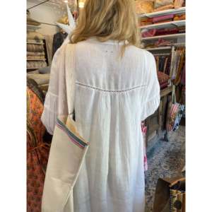 เดรสผ้าลินินสีขาว ERINA - เดรสลำลองคุณภาพสูง ระบายอากาศได้ดี สไตล์ ODM สำหรับสาวออฟฟิศ แขนพอง ความยาวระดับเข่า ไซส์ XS - Product Image 6