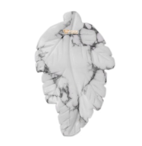 จี้ห้อยคอรูปใบไม้แกะสลักจากหินโฮไวล์สีขาวธรรมชาติ สำหรับทำเครื่องประดับ ราคาขายส่ง - Product Image 3