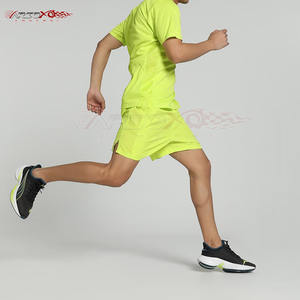 Pantalones cortos para correr para hombre con diseño de dobladillo dividido para un mejor movimiento Pantalones cortos para correr transpirables para hombre - Product Image 4