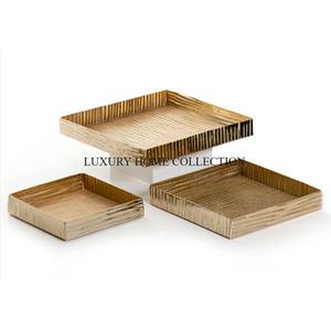 Grand plateau de service rectangulaire en métal avec poignées robustes et charme rustique idéal pour les cuisines de luxe et les services de restauration élégants - Product Image 6