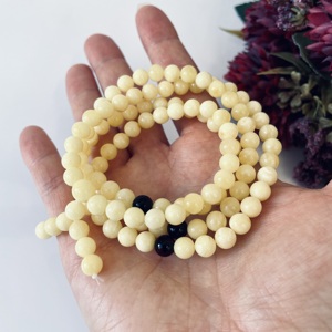 ลูกประคำอำพันบอลติกสีขาว ขนาด 6.5 มม. ลูกประคำอำพันธรรมชาติ พร้อมตัวคั่นสีเชอร์รี่ - Product Image 3