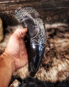Corne à boire viking sculptée très demandée, authentique cadeau de mariage viking, vente en gros de cornes à boire - Product Image 1