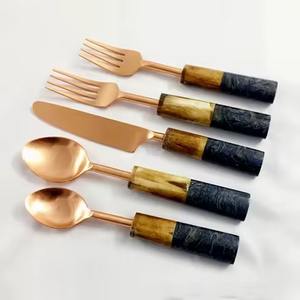 Juego de Cubiertos de Metal Dorado de Alta Calidad con Diseño Rectangular de Mármol Blanco para Bodas y Restaurantes - Product Image 2