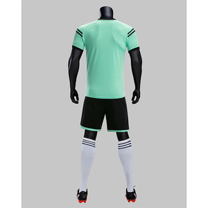 Maillots de football confortables et rafraîchissants de haute qualité fabriqués au Pakistan, personnalisables avec logo et nom, 100 % polyester - Product Image 5