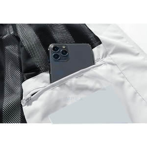 Chaqueta Impermeable Ligera para Mujer, Cortavientos de Softshell con Capucha para Senderismo, Camping y Viajes, Color Gris Claro - Product Image 6