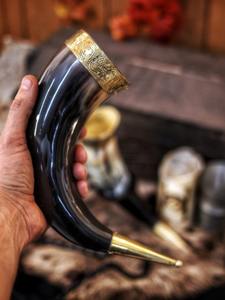 แตรสำหรับดื่มแบบธรรมชาติพร้อมขาตั้งสลักรูปมังกรหินโมราขัดเงาสำหรับเทศกาลคริสต์มาส - Product Image 3
