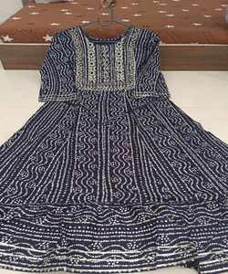 Gujarati diseñador Lehenga colección para damas trabajo hecho a mano Lehenga Choli con blusa ropa tradicional personalizada al por mayor Alphanumero - Product Image 4