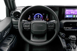 Como nuevo, precio asequible, 2026 Attitude Black TY - Land Cruiser Prado Estándar 2.4L Turbo 4x4 SUV, listo para enviar - Product Image 2