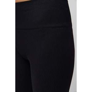 Leggings Deportivos Negros de Cintura Alta Sin Costuras - Product Image 5