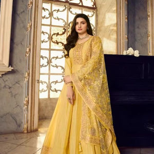 Fabzone lanza un nuevo vestido de fiesta de seda india Dola con estampado digital de diseñador para mujeres adultas, con trabajo de bordado Jari Dori, nuevo color. - Product Image 1