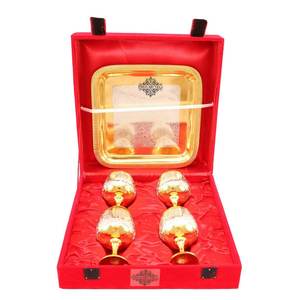 Juego de 4 Copas de Vino y 1 Bandeja Cuadrada de Acero Inoxidable Plateado y Pulido en Oro, Portátil, para Degustación de Vinos - Product Image 1