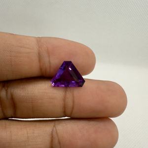 Piedras preciosas sueltas de amatista natural de alta calidad, corte facetado en forma de triángulo, Gema Nalin pulida a mano, púrpura internacional 3.86ct - Product Image 1